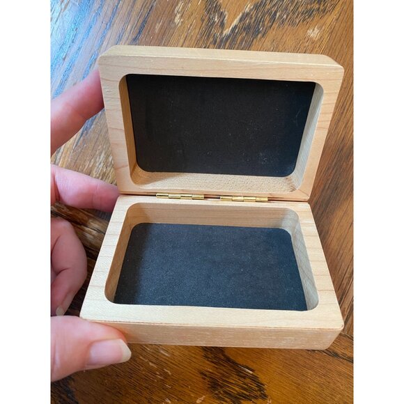 Small Natural Wood Butterfly Engraved Trinket Box With Hinged Lid & Black Lining - Picture 3 of 9